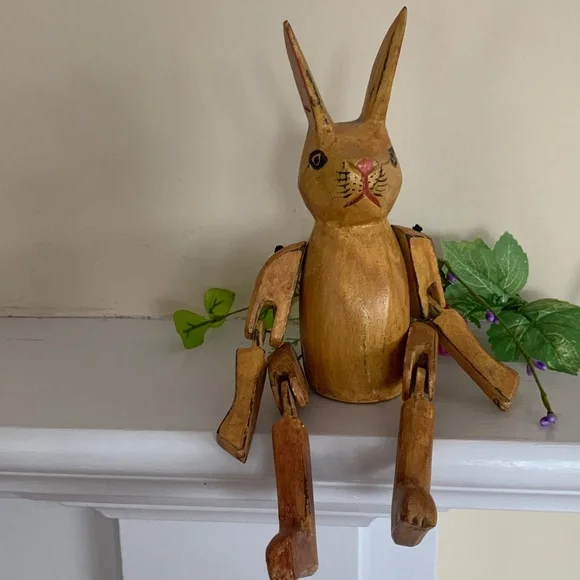 📌 Hand Crafted Wooden Farmhouse Jointed Rabbit - Picture 1 of 4